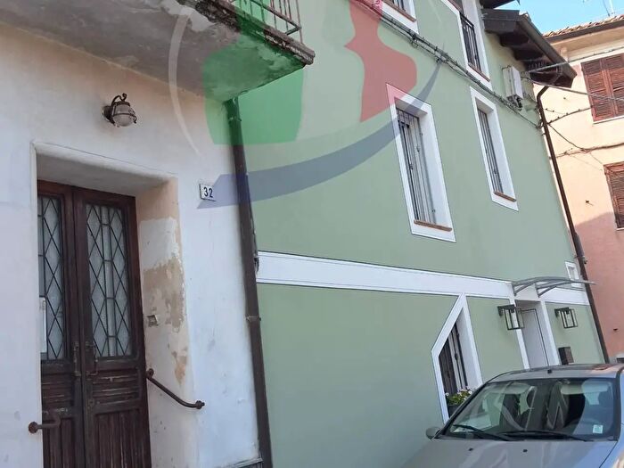 Casa con 6 locali in vendita in Carentino