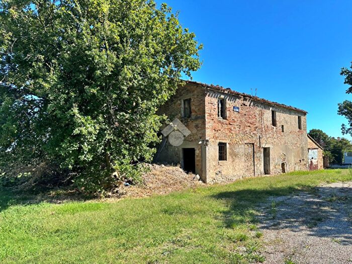 Casa con 6 locali in vendita in Via Tavolino, Montegridolfo