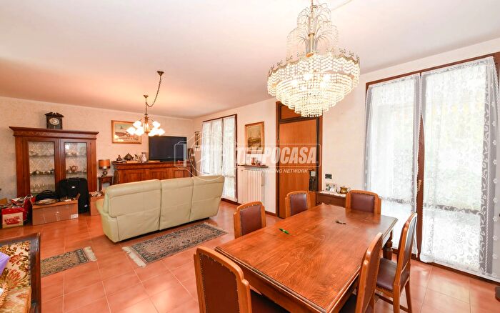 Casa quadrilocale in vendita in Lonato