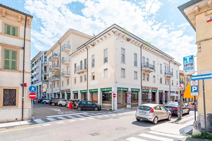 Appartamento trilocale in vendita in Via Pace, Villafranca Di Verona