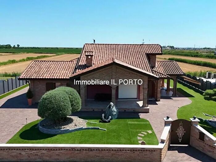 Casa con 5 locali in vendita in Goro