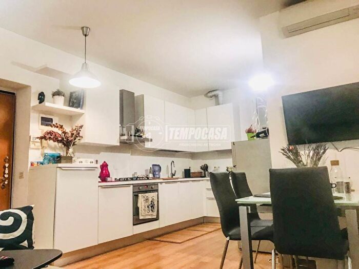 Appartamento bilocale in affitto in Via Pastrengo, Isola, Milano