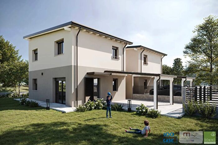 Casa con 5 locali in vendita in Via Alessandro Scarlatti Cento, Cento