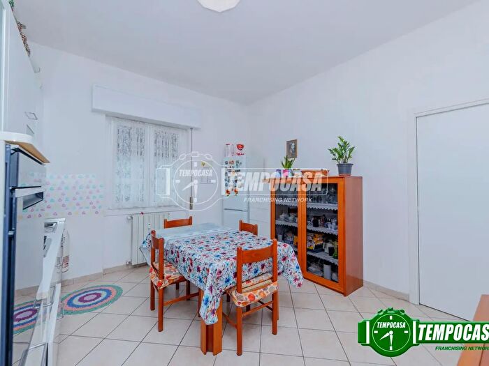 Appartamento trilocale in vendita in Via dei Caduti, Pero