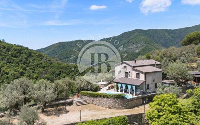 Casa con 6 locali in vendita in Recco