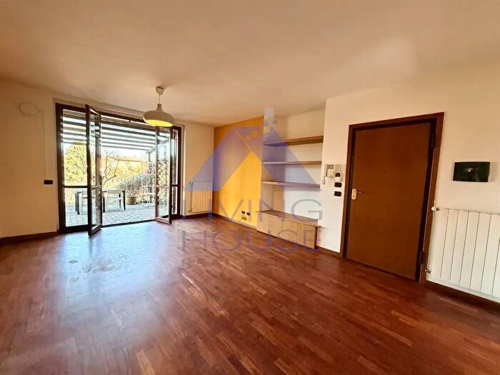 Appartamento trilocale in vendita in Via Lega Lombarda, Lesmo