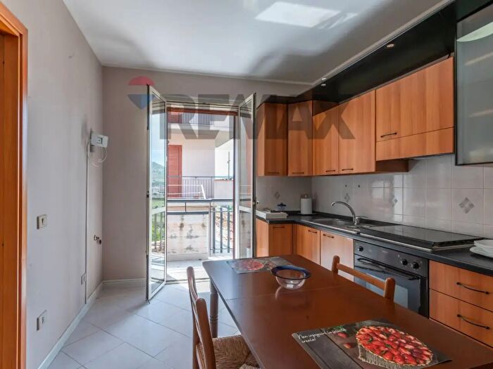 Casa trilocale in affitto in Via dei Vespri, Carlentini