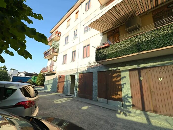 Appartamento con 6 locali in vendita in Via Respighi, Modena