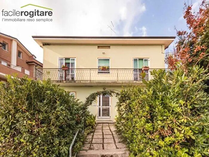 Casa con 6 locali in vendita in Via Santa Maria, San Giovanni In Marignano