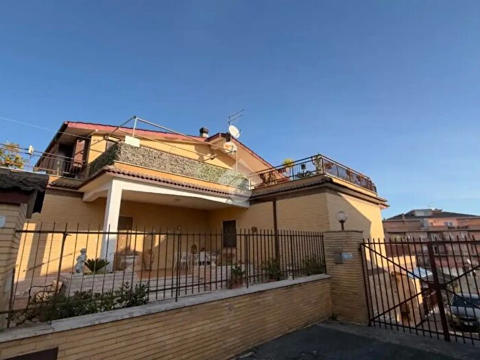 Appartamento trilocale in vendita in Via Eugenio Montale, Morlupo
