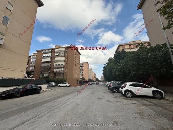 Appartamento trilocale in vendita in Via Scaglione Pietro Palermo Pa, Palermo