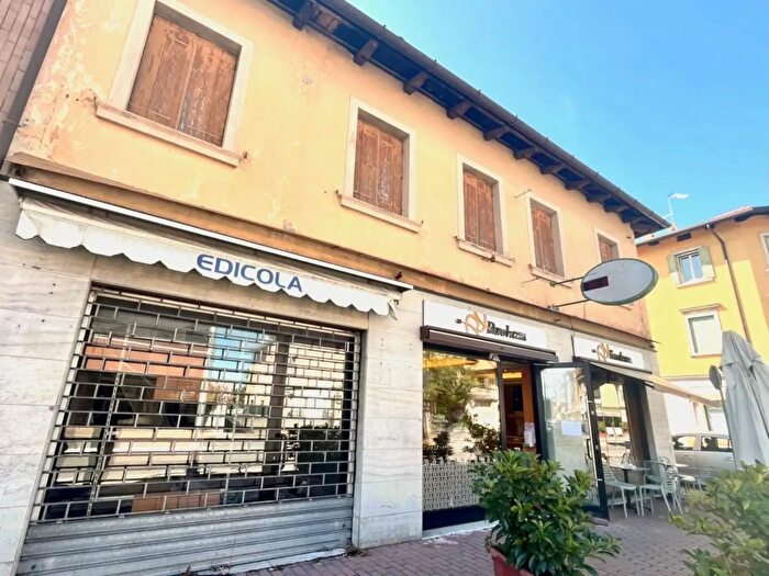 Appartamento con 5 locali in vendita in Via Pisino, Udine