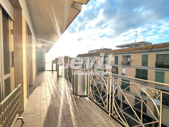 Appartamento con 6 locali in vendita in Via Gaetano Poli, Portici