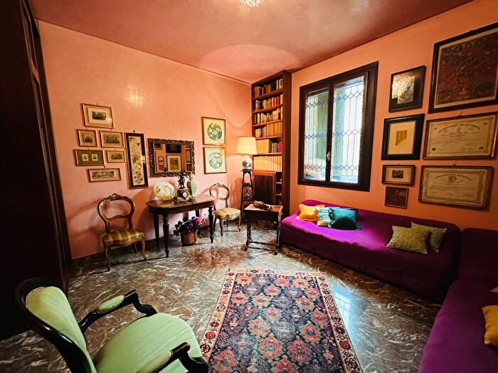 Appartamento trilocale in affitto in Via Rosa, Centro Storico, Verona