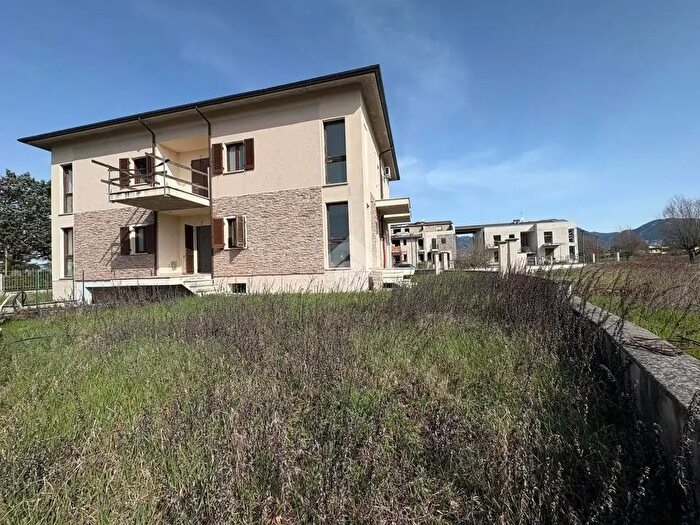 Casa quadrilocale in vendita in Via Rita Atria, Gubbio