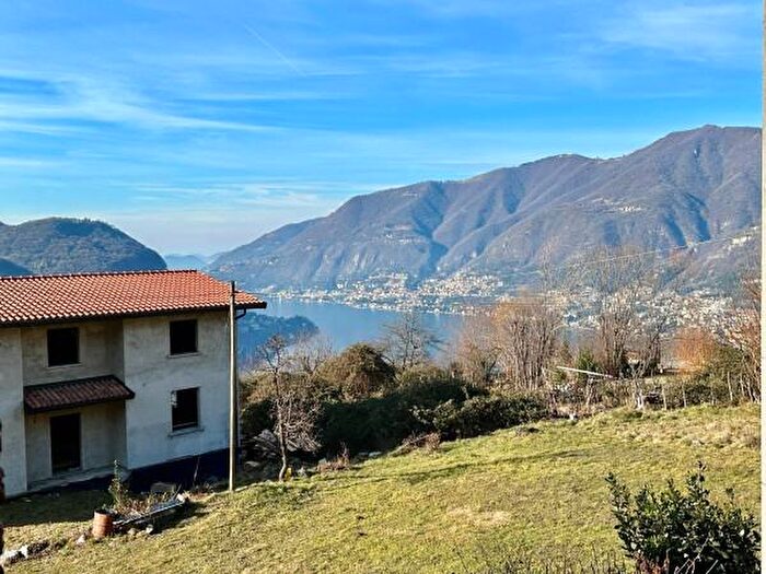 Casa con 6 locali in vendita in Via Provinciale, Faggeto Lario