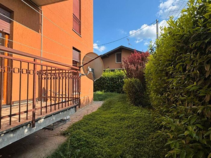 Appartamento trilocale in affitto in Via Pradella, Centro, Capriate San Gervasio