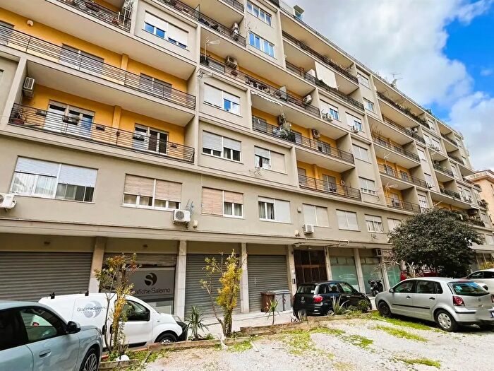 Appartamento quadrilocale in vendita in Via Antonino Pecoraro, Palermo