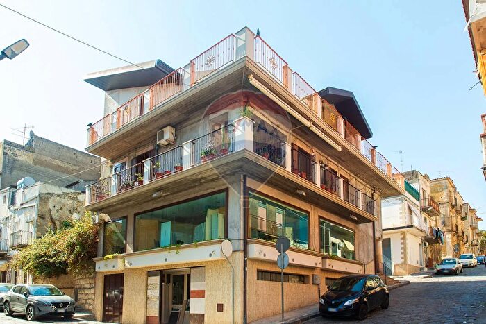 Casa con 7 locali in vendita in Via SS Crocifisso, Ramacca