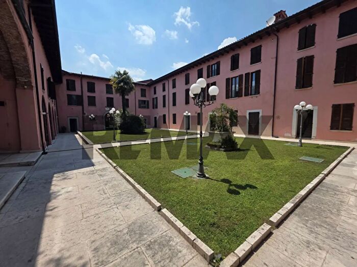 Appartamento trilocale in vendita in Padenghe Sul Garda