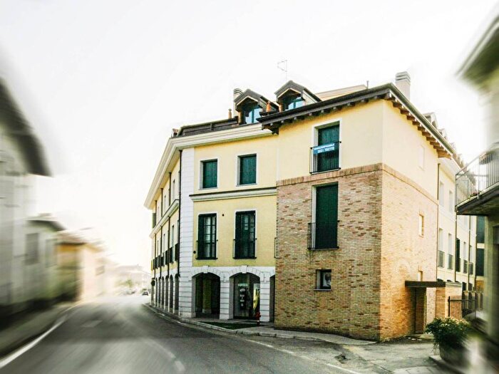 Appartamento bilocale in affitto in Via Giuseppe Garibaldi, Bolladello Peveranza, Cairate