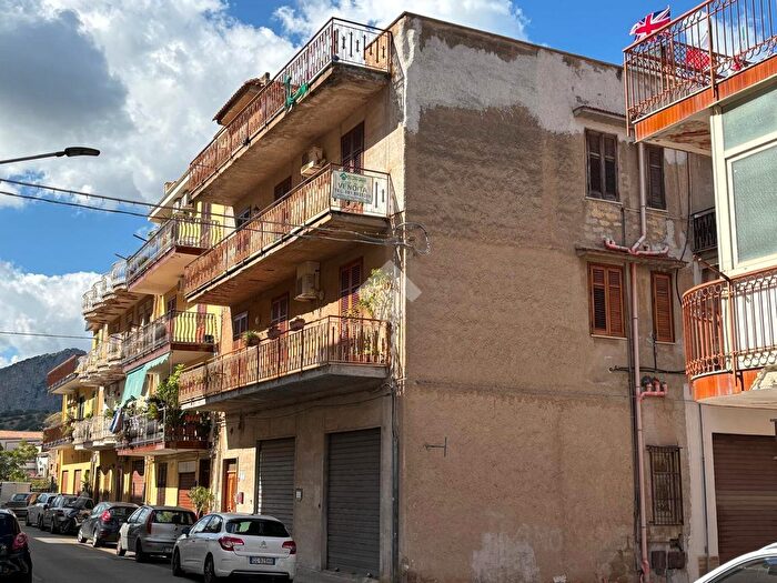 Appartamento con 5 locali in vendita in Via Piemonte, Capaci