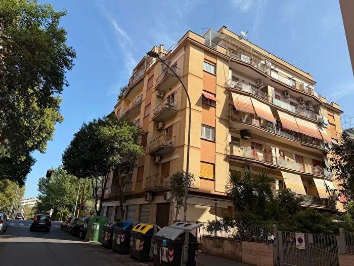Appartamento bilocale in affitto in Via Attilio Hortis, Roma
