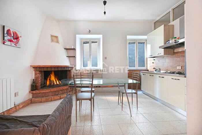 Appartamento con 5 locali in vendita in Via della Pettinara, Viterbo