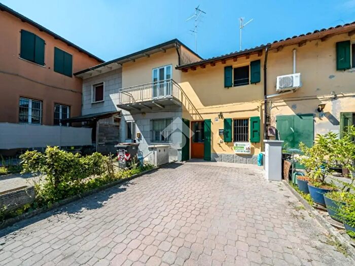 Casa trilocale in vendita in Via Roma, Baricella