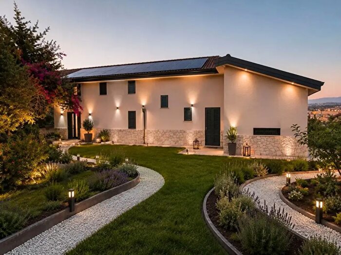 Casa con 9 locali in vendita in Via degli Astronauti, Palermo