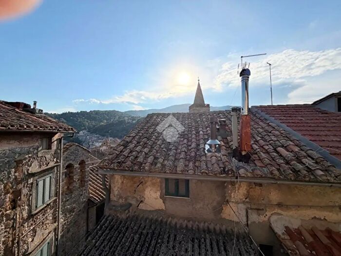 Appartamento quadrilocale in vendita in Via Bastione, Soriano Nel Cimino