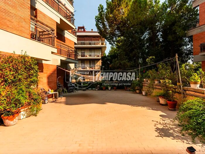 Appartamento quadrilocale in vendita in Via Mario Batà, Macerata
