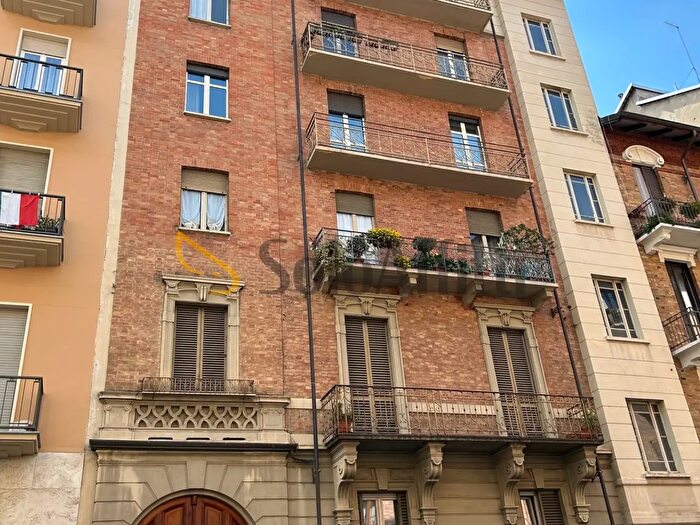 Appartamento con 6 locali in affitto in Via Orazio Antinori Bis, Torino