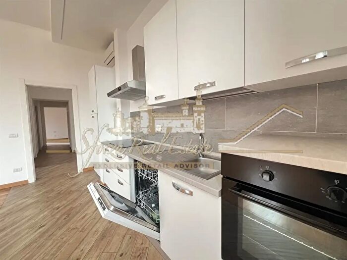 Appartamento quadrilocale in affitto in Via Spartaco, Milano