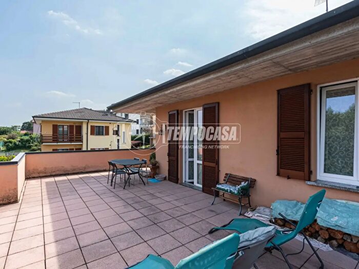 Appartamento trilocale in vendita in Via G Carducci, Merone