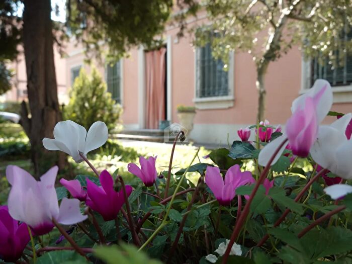 Casa con 8 locali in vendita in Suzzara
