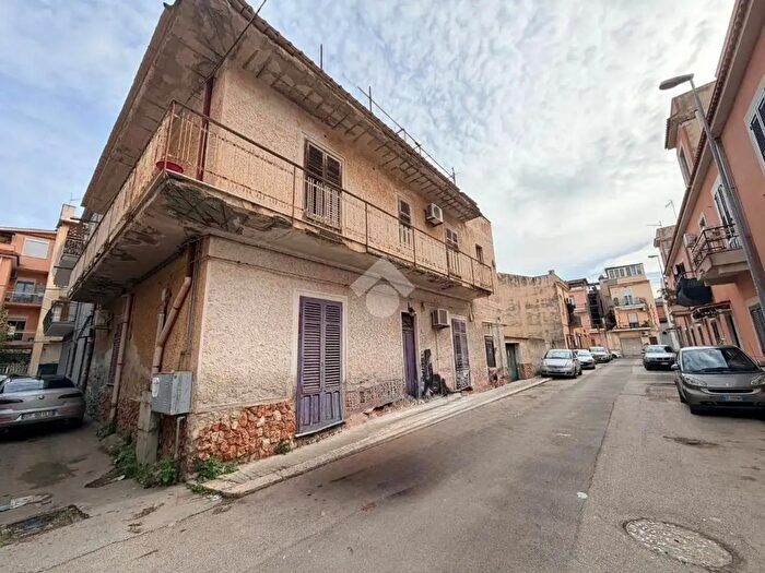 Appartamento con 5 locali in vendita in Via Castore, Palermo