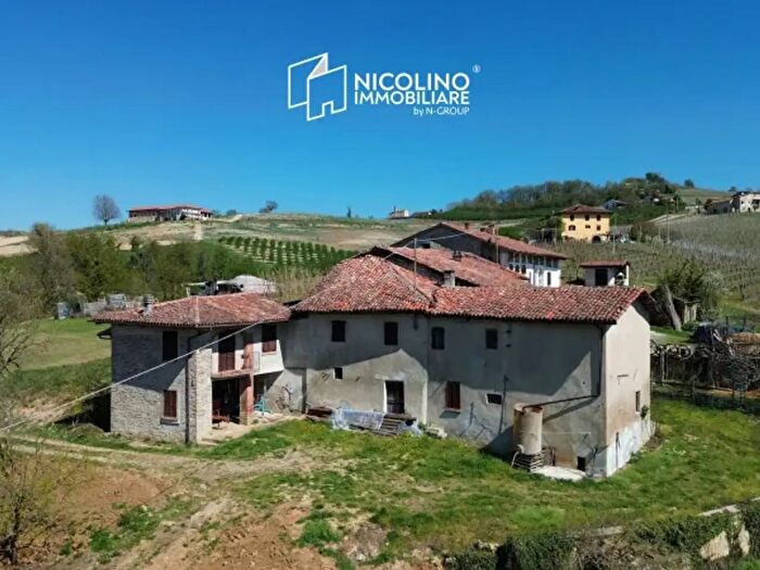 Casa con 6 locali in vendita in Località San Sebastiano, Monforte DAlba