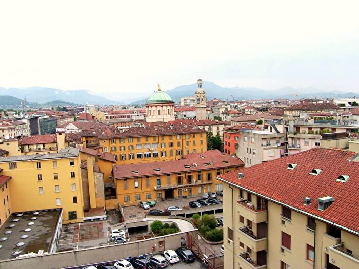 Appartamento quadrilocale in affitto in Via Gerolamo Tiraboschi, Centro, Bergamo