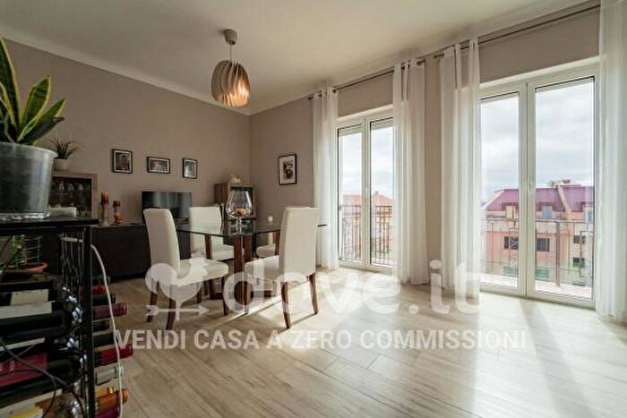 Appartamento con 5 locali in vendita in Via Santa Teresa di Gallura, La Maddalena