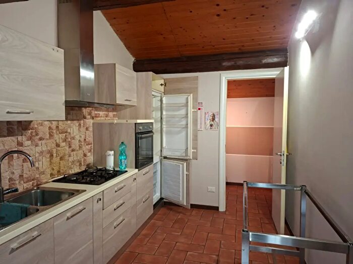 Appartamento trilocale in affitto in Via Oberdan, Casei Gerola