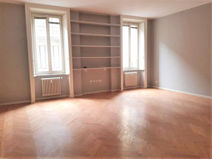 Appartamento trilocale in affitto in Via Vincenzo Bellini, Palestro, Milano