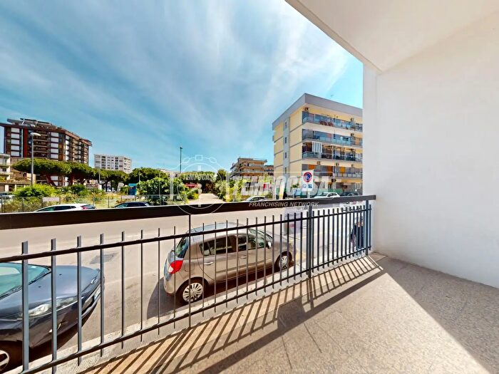 Appartamento trilocale in vendita in Via Saverio Lioce, Bari