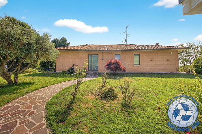 Casa quadrilocale in vendita in Via Cappelletta, Camparada