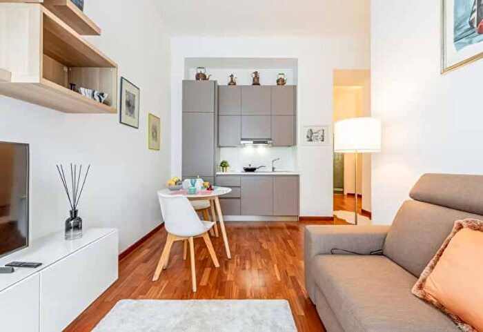 Appartamento bilocale in affitto in Piazza Caiazzo, Centrale, Milano