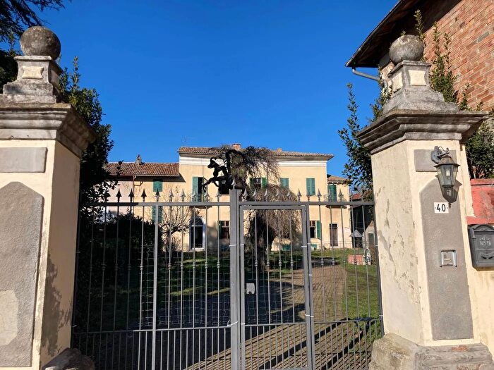 Casa con 15 locali in vendita in Via Torino Castelletto Merli, Castelletto Merli