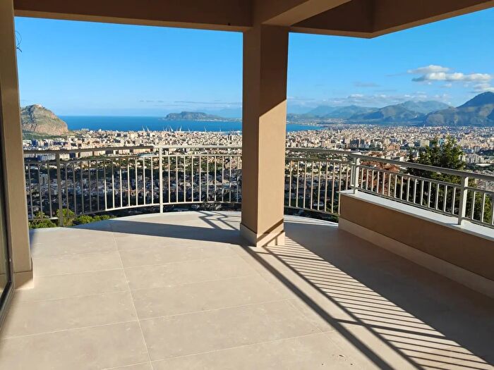 Appartamento con 6 locali in vendita in Palermo