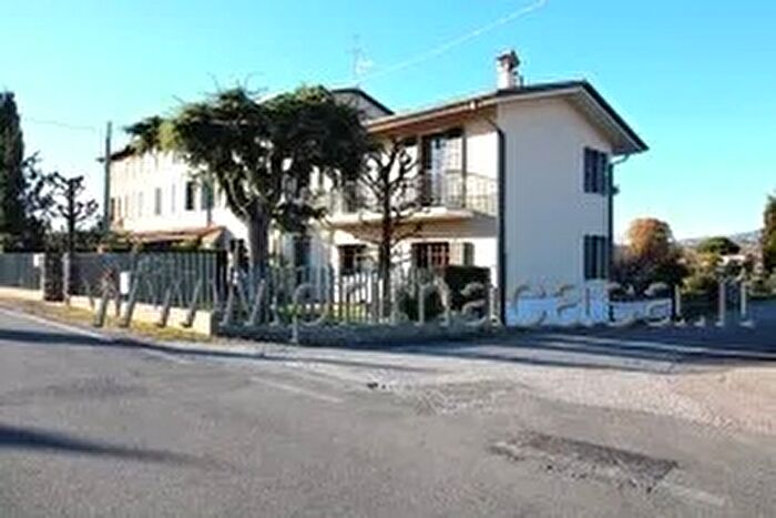 Casa con 6 locali in vendita in Via Scuole, Pescantina