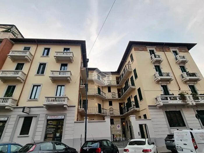 Appartamento trilocale in affitto in Via Luigi Manzotti, Milano