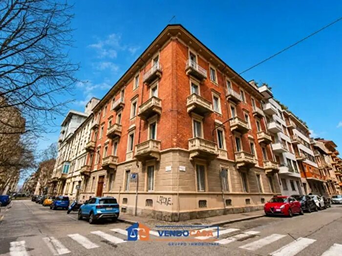 Appartamento trilocale in vendita in Via Amerigo Vespucci, Torino